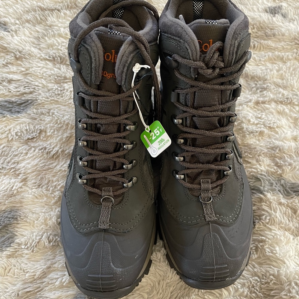 Mens/ women Columbia hiking boots NWT